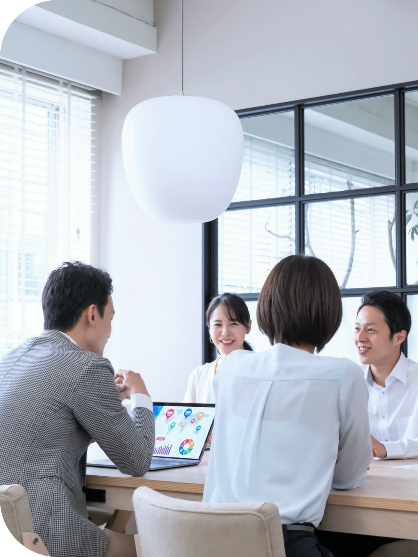 日興商会で働く社員の様子